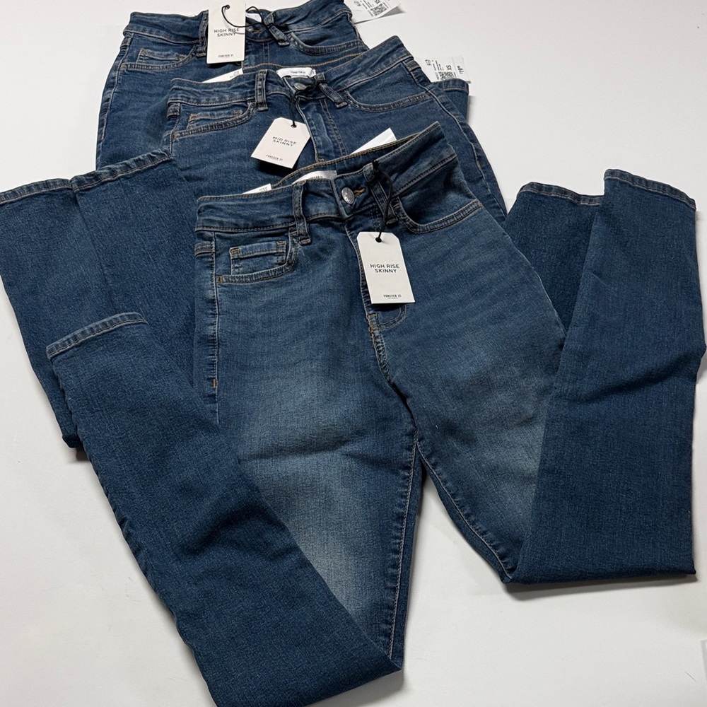 Forever 21 (2) High-Rise Skinny Jeans (1) Mid-Rise in Blue